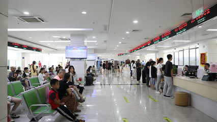 道县暑期办证高峰 窗口服务热情“升温” 护航入境旅游发展